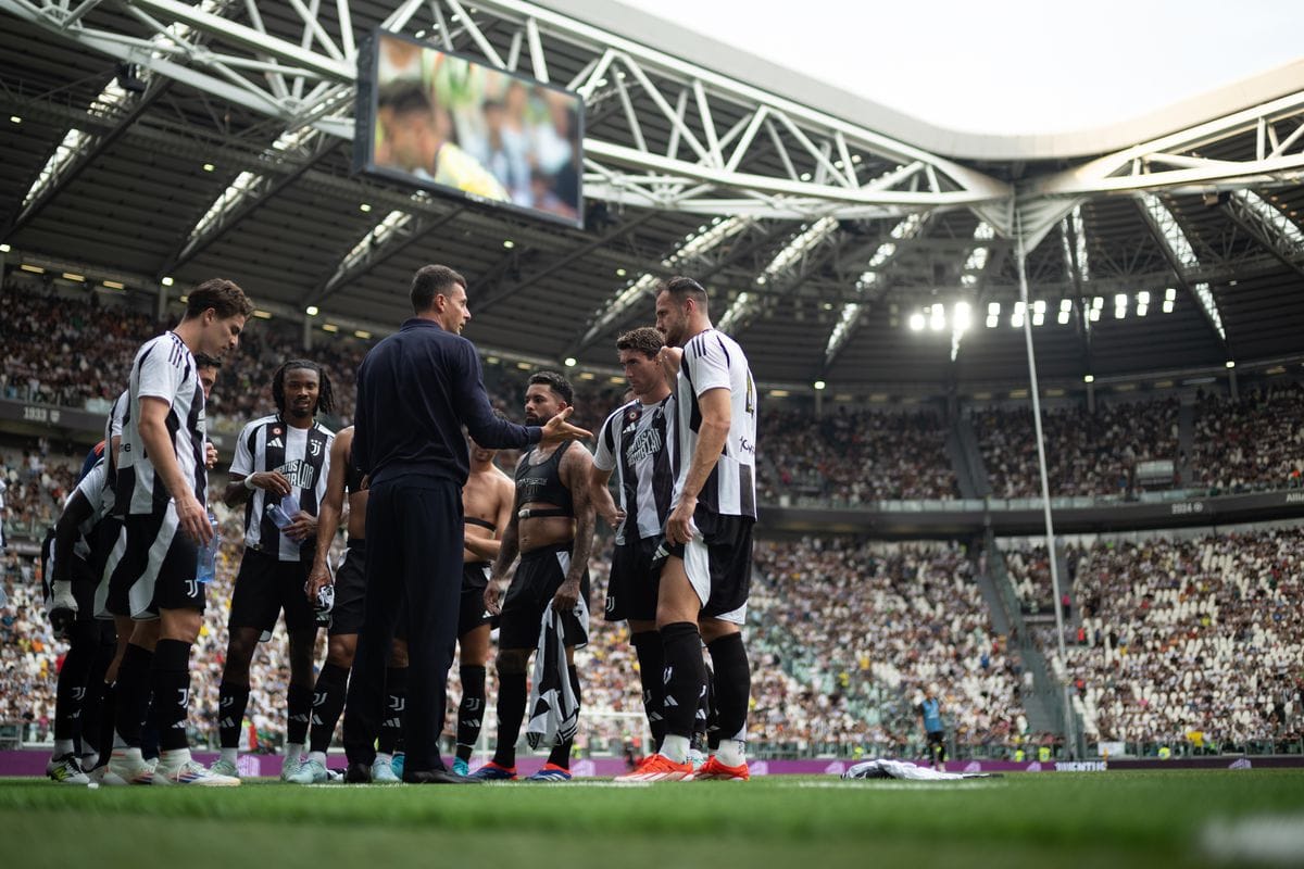 Juventus and Como Face Off in Crucial Serie A Match