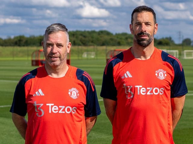 Manchester United Prepares Ruud van Nistelrooy for Future Role